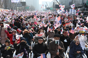 South Korea: Massive rallies in Seoul oppose, urge Yoon's ouster | South Korea: Massive rallies in Seoul oppose, urge Yoon's ouster South Korea: Massive rallies in Seoul oppose, urge Yoon's ouster | South Korea: Massive rallies in Seoul oppose, urge Yoon's ouster
