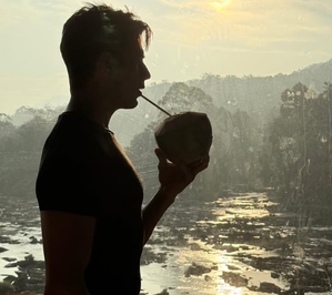 Sidharth Malhotra enjoys serene beauty of Kochi backwaters | Sidharth Malhotra enjoys serene beauty of Kochi backwaters Sidharth Malhotra enjoys serene beauty of Kochi backwaters | Sidharth Malhotra enjoys serene beauty of Kochi backwaters