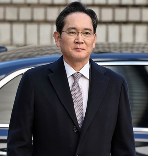 Prosecution requests panel to deliberate on whether to appeal Samsung Chairman acquittal | Prosecution requests panel to deliberate on whether to appeal Samsung Chairman acquittal Prosecution requests panel to deliberate on whether to appeal Samsung Chairman acquittal | Prosecution requests panel to deliberate on whether to appeal Samsung Chairman acquittal