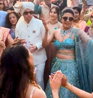 Priyanka Chopra stuns in heavy-embellished lehenga at brother’s wedding | Priyanka Chopra stuns in heavy-embellished lehenga at brother’s wedding Priyanka Chopra stuns in heavy-embellished lehenga at brother’s wedding | Priyanka Chopra stuns in heavy-embellished lehenga at brother’s wedding