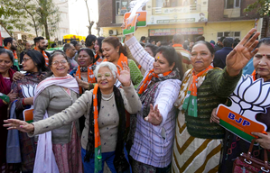 Women factor: How PM Modi’s guarantee trumped Kejriwal’s Rs 2100 promise in Delhi | Women factor: How PM Modi’s guarantee trumped Kejriwal’s Rs 2100 promise in Delhi Women factor: How PM Modi’s guarantee trumped Kejriwal’s Rs 2100 promise in Delhi | Women factor: How PM Modi’s guarantee trumped Kejriwal’s Rs 2100 promise in Delhi