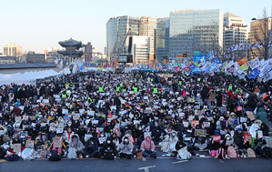 Big rallies across South Korea to seek, oppose Yoon's ouster | Big rallies across South Korea to seek, oppose Yoon's ouster Big rallies across South Korea to seek, oppose Yoon's ouster | Big rallies across South Korea to seek, oppose Yoon's ouster