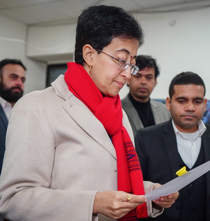Atishi submits resignation as Delhi CM to L-G VK Saxena | Atishi submits resignation as Delhi CM to L-G VK Saxena Atishi submits resignation as Delhi CM to L-G VK Saxena | Atishi submits resignation as Delhi CM to L-G VK Saxena