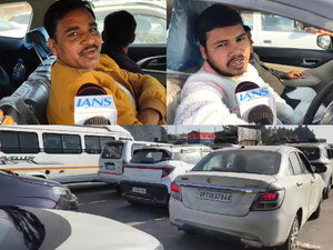 Massive traffic jams in Prayagraj, devotees struggle amid gridlock | Massive traffic jams in Prayagraj, devotees struggle amid gridlock Massive traffic jams in Prayagraj, devotees struggle amid gridlock | Massive traffic jams in Prayagraj, devotees struggle amid gridlock