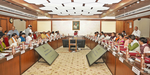 MP cabinet thanks PM Modi and Delhiites for BJP's win | MP cabinet thanks PM Modi and Delhiites for BJP's win MP cabinet thanks PM Modi and Delhiites for BJP's win | MP cabinet thanks PM Modi and Delhiites for BJP's win