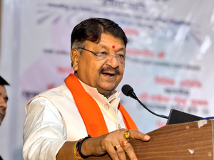 Maha Kumbh: MP Dy CM monitoring situation of stranded pilgrims | Maha Kumbh: MP Dy CM monitoring situation of stranded pilgrims Maha Kumbh: MP Dy CM monitoring situation of stranded pilgrims | Maha Kumbh: MP Dy CM monitoring situation of stranded pilgrims