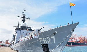 Pakistan Navy chief visits Lankan ship during Karachi maritime exercise | Pakistan Navy chief visits Lankan ship during Karachi maritime exercise