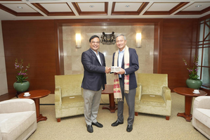 Assam CM meets Singapore’s Foreign Affairs Minister, hold discussion on having deeper ties | Assam CM meets Singapore’s Foreign Affairs Minister, hold discussion on having deeper ties Assam CM meets Singapore’s Foreign Affairs Minister, hold discussion on having deeper ties | Assam CM meets Singapore’s Foreign Affairs Minister, hold discussion on having deeper ties
