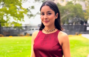 Shehnaaz Gill goes full desi in suit as she captures Melbourne’s rainy vibes | Shehnaaz Gill goes full desi in suit as she captures Melbourne’s rainy vibes Shehnaaz Gill goes full desi in suit as she captures Melbourne’s rainy vibes | Shehnaaz Gill goes full desi in suit as she captures Melbourne’s rainy vibes
