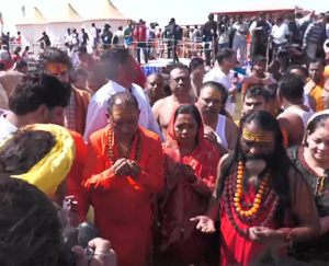 Maha Kumbh: C'garh CM, Cabinet, all-party MLAs take a holy dip in Triveni Sangam | Maha Kumbh: C'garh CM, Cabinet, all-party MLAs take a holy dip in Triveni Sangam Maha Kumbh: C'garh CM, Cabinet, all-party MLAs take a holy dip in Triveni Sangam | Maha Kumbh: C'garh CM, Cabinet, all-party MLAs take a holy dip in Triveni Sangam