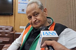 Ashok Gehlot questions Rajasthan CM’s silence over phone tapping | Ashok Gehlot questions Rajasthan CM’s silence over phone tapping Ashok Gehlot questions Rajasthan CM’s silence over phone tapping | Ashok Gehlot questions Rajasthan CM’s silence over phone tapping