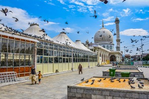 Thousands spent holy ‘Shab-e-Barat’ in prayer, penance in Kashmir | Thousands spent holy ‘Shab-e-Barat’ in prayer, penance in Kashmir Thousands spent holy ‘Shab-e-Barat’ in prayer, penance in Kashmir | Thousands spent holy ‘Shab-e-Barat’ in prayer, penance in Kashmir