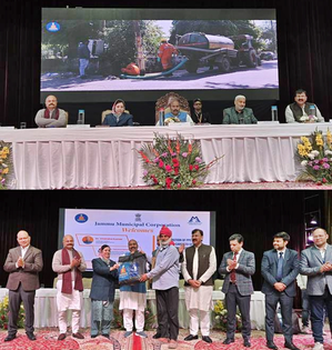 Jammu sewer workers get protective kits from Centre | Jammu sewer workers get protective kits from Centre Jammu sewer workers get protective kits from Centre | Jammu sewer workers get protective kits from Centre