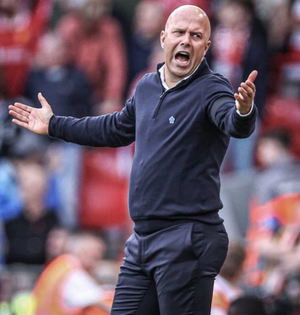 'If it happens, I act differently but I can't promise': Slot reflects on his red card ahead of Merseyside Derby | 'If it happens, I act differently but I can't promise': Slot reflects on his red card ahead of Merseyside Derby 'If it happens, I act differently but I can't promise': Slot reflects on his red card ahead of Merseyside Derby | 'If it happens, I act differently but I can't promise': Slot reflects on his red card ahead of Merseyside Derby