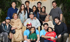 Salman Khan wishes everyone on Valentine’s Day with a wholesome family pic | Salman Khan wishes everyone on Valentine’s Day with a wholesome family pic Salman Khan wishes everyone on Valentine’s Day with a wholesome family pic | Salman Khan wishes everyone on Valentine’s Day with a wholesome family pic