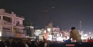 Videos show mob converging at K'taka police station; cops praised for containing situation effectively | Videos show mob converging at K'taka police station; cops praised for containing situation effectively Videos show mob converging at K'taka police station; cops praised for containing situation effectively | Videos show mob converging at K'taka police station; cops praised for containing situation effectively