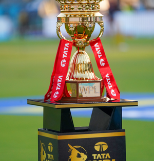 WPL 2025: Sarah, Niki, Sanskriti debut as Delhi Capitals opt to bowl vs Mumbai Indians | WPL 2025: Sarah, Niki, Sanskriti debut as Delhi Capitals opt to bowl vs Mumbai Indians