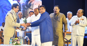 Jeetendra on being felicitated as ‘Jestha Nagrik’: I am more Maharashtrian than anything else | Jeetendra on being felicitated as ‘Jestha Nagrik’: I am more Maharashtrian than anything else Jeetendra on being felicitated as ‘Jestha Nagrik’: I am more Maharashtrian than anything else | Jeetendra on being felicitated as ‘Jestha Nagrik’: I am more Maharashtrian than anything else