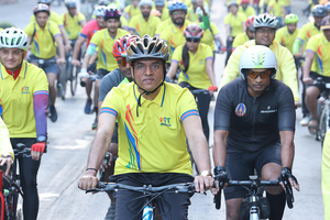 Sports Min leads Fit India Sundays on Cycle in Mumbai, propagates PM's message to fight obesity | Sports Min leads Fit India Sundays on Cycle in Mumbai, propagates PM's message to fight obesity Sports Min leads Fit India Sundays on Cycle in Mumbai, propagates PM's message to fight obesity | Sports Min leads Fit India Sundays on Cycle in Mumbai, propagates PM's message to fight obesity