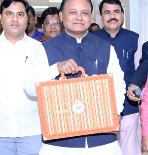 Odisha CM presents Rs 2.90 lakh cr budget; special focus on agriculture, infra development | Odisha CM presents Rs 2.90 lakh cr budget; special focus on agriculture, infra development Odisha CM presents Rs 2.90 lakh cr budget; special focus on agriculture, infra development | Odisha CM presents Rs 2.90 lakh cr budget; special focus on agriculture, infra development