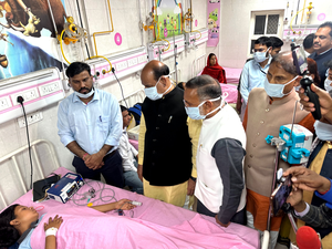 Om Birla visits Kota hospital, inquires about children affected by gas leak | Om Birla visits Kota hospital, inquires about children affected by gas leak Om Birla visits Kota hospital, inquires about children affected by gas leak | Om Birla visits Kota hospital, inquires about children affected by gas leak