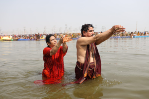 Pralhad Joshi takes holy dip at Triveni Sangam in Prayagraj | Pralhad Joshi takes holy dip at Triveni Sangam in Prayagraj Pralhad Joshi takes holy dip at Triveni Sangam in Prayagraj | Pralhad Joshi takes holy dip at Triveni Sangam in Prayagraj