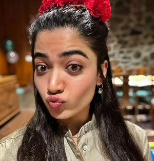 Rashmika Mandanna showcases fascination with this special crown | Rashmika Mandanna showcases fascination with this special crown Rashmika Mandanna showcases fascination with this special crown | Rashmika Mandanna showcases fascination with this special crown