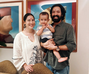 Vikrant Massey celebrates wedding anniversary with heartwarming family pic | Vikrant Massey celebrates wedding anniversary with heartwarming family pic Vikrant Massey celebrates wedding anniversary with heartwarming family pic | Vikrant Massey celebrates wedding anniversary with heartwarming family pic