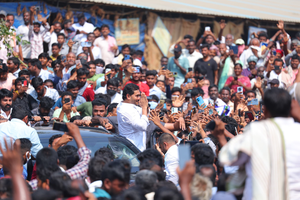 YSRCP complains to Governor about lapses in Jagan Mohan Reddy's security | YSRCP complains to Governor about lapses in Jagan Mohan Reddy's security YSRCP complains to Governor about lapses in Jagan Mohan Reddy's security | YSRCP complains to Governor about lapses in Jagan Mohan Reddy's security