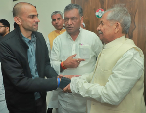 Newly-appointed Bihar Cong in-charge addresses party workers; stresses on unity, hardwork | Newly-appointed Bihar Cong in-charge addresses party workers; stresses on unity, hardwork Newly-appointed Bihar Cong in-charge addresses party workers; stresses on unity, hardwork | Newly-appointed Bihar Cong in-charge addresses party workers; stresses on unity, hardwork
