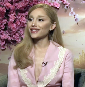 Ariana Grande likes to play online games with strangers | Ariana Grande likes to play online games with strangers Ariana Grande likes to play online games with strangers | Ariana Grande likes to play online games with strangers