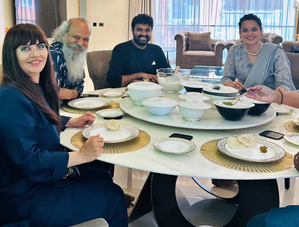 Kangana Ranaut dines with director Vijay in his new house | Kangana Ranaut dines with director Vijay in his new house