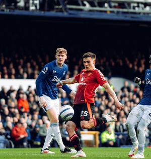 Premier League: Late comeback helps Man Utd draw 2-2 at Everton | Premier League: Late comeback helps Man Utd draw 2-2 at Everton Premier League: Late comeback helps Man Utd draw 2-2 at Everton | Premier League: Late comeback helps Man Utd draw 2-2 at Everton
