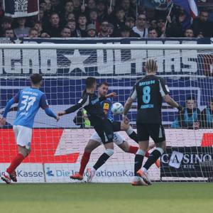 Leverkusen cruise past bottom placed Kiel to keep pressure on Bayern | Leverkusen cruise past bottom placed Kiel to keep pressure on Bayern Leverkusen cruise past bottom placed Kiel to keep pressure on Bayern | Leverkusen cruise past bottom placed Kiel to keep pressure on Bayern