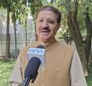 Not including experienced politicians in mainstream will harm Cong: Rashid Alvi on Tharoor's remarks | Not including experienced politicians in mainstream will harm Cong: Rashid Alvi on Tharoor's remarks Not including experienced politicians in mainstream will harm Cong: Rashid Alvi on Tharoor's remarks | Not including experienced politicians in mainstream will harm Cong: Rashid Alvi on Tharoor's remarks