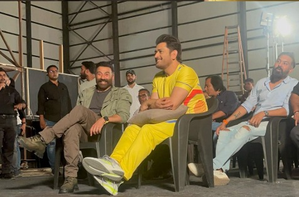 Champions Trophy: MS Dhoni enjoys Ind vs Pak match with Sunny Deol in Mumbai | Champions Trophy: MS Dhoni enjoys Ind vs Pak match with Sunny Deol in Mumbai Champions Trophy: MS Dhoni enjoys Ind vs Pak match with Sunny Deol in Mumbai | Champions Trophy: MS Dhoni enjoys Ind vs Pak match with Sunny Deol in Mumbai