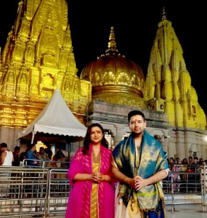 Parineeti Chopra, Raghav Chadha offer prayers at Kashi Vishwanath Temple | Parineeti Chopra, Raghav Chadha offer prayers at Kashi Vishwanath Temple