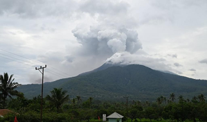 Volcanic eruption temporarily closes Frans Xavier Seda Airport in Indonesia | Volcanic eruption temporarily closes Frans Xavier Seda Airport in Indonesia Volcanic eruption temporarily closes Frans Xavier Seda Airport in Indonesia | Volcanic eruption temporarily closes Frans Xavier Seda Airport in Indonesia