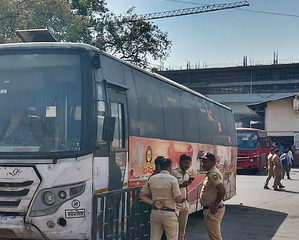 Pune rape case: Police to give Rs 1 lakh reward to last informer, probe if accused tried to commit suicide | Pune rape case: Police to give Rs 1 lakh reward to last informer, probe if accused tried to commit suicide Pune rape case: Police to give Rs 1 lakh reward to last informer, probe if accused tried to commit suicide | Pune rape case: Police to give Rs 1 lakh reward to last informer, probe if accused tried to commit suicide