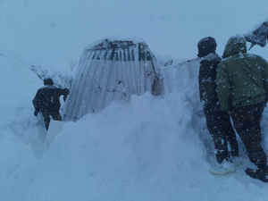 42 workers trapped in Uttarakhand avalanche, multi-agency rescue operations underway | 42 workers trapped in Uttarakhand avalanche, multi-agency rescue operations underway 42 workers trapped in Uttarakhand avalanche, multi-agency rescue operations underway | 42 workers trapped in Uttarakhand avalanche, multi-agency rescue operations underway
