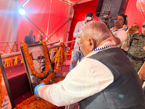 Bihar: Jitan Ram Manjhi pushes for Dalit unity at Samagam rally | Bihar: Jitan Ram Manjhi pushes for Dalit unity at Samagam rally Bihar: Jitan Ram Manjhi pushes for Dalit unity at Samagam rally | Bihar: Jitan Ram Manjhi pushes for Dalit unity at Samagam rally