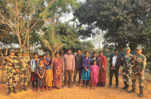 BSF apprehends 15 Bangladeshis in Tripura | BSF apprehends 15 Bangladeshis in Tripura BSF apprehends 15 Bangladeshis in Tripura | BSF apprehends 15 Bangladeshis in Tripura