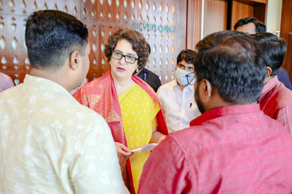 Priyanka Gandhi, CM Vijayan to soon head to Nilambur to campaign | Priyanka Gandhi, CM Vijayan to soon head to Nilambur to campaign Priyanka Gandhi, CM Vijayan to soon head to Nilambur to campaign | Priyanka Gandhi, CM Vijayan to soon head to Nilambur to campaign