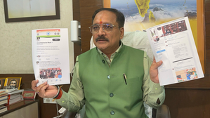 Delhi BJP chief hails govt’s plan to ban sale of petrol to 15-year-old vehicles | Delhi BJP chief hails govt’s plan to ban sale of petrol to 15-year-old vehicles Delhi BJP chief hails govt’s plan to ban sale of petrol to 15-year-old vehicles | Delhi BJP chief hails govt’s plan to ban sale of petrol to 15-year-old vehicles