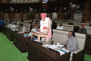 CM Hemant Soren lauds Jharkhand Budget; Oppn calls it boring, visionless | CM Hemant Soren lauds Jharkhand Budget; Oppn calls it boring, visionless CM Hemant Soren lauds Jharkhand Budget; Oppn calls it boring, visionless | CM Hemant Soren lauds Jharkhand Budget; Oppn calls it boring, visionless