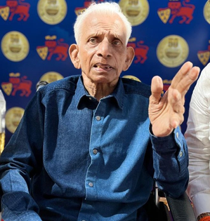 Padmakar Shivalkar passes away of old-age aged 84 | Padmakar Shivalkar passes away of old-age aged 84 Padmakar Shivalkar passes away of old-age aged 84 | Padmakar Shivalkar passes away of old-age aged 84