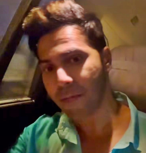 Varun Dhawan showcases his post pack up mood | Varun Dhawan showcases his post pack up mood Varun Dhawan showcases his post pack up mood | Varun Dhawan showcases his post pack up mood