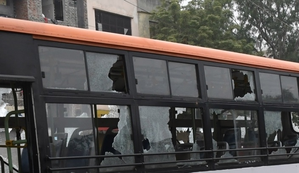 Passenger killed, others injured in stone pelting at bus in MP's Rewa | Passenger killed, others injured in stone pelting at bus in MP's Rewa Passenger killed, others injured in stone pelting at bus in MP's Rewa | Passenger killed, others injured in stone pelting at bus in MP's Rewa