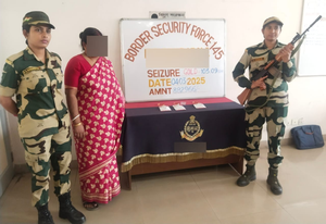 Bengal: BSF nabs Bangladeshi woman with 24 carat gold bangles | Bengal: BSF nabs Bangladeshi woman with 24 carat gold bangles Bengal: BSF nabs Bangladeshi woman with 24 carat gold bangles | Bengal: BSF nabs Bangladeshi woman with 24 carat gold bangles