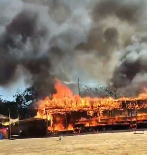 Massive fire breaks out in Gwalior cowshed; casualties averted | Massive fire breaks out in Gwalior cowshed; casualties averted